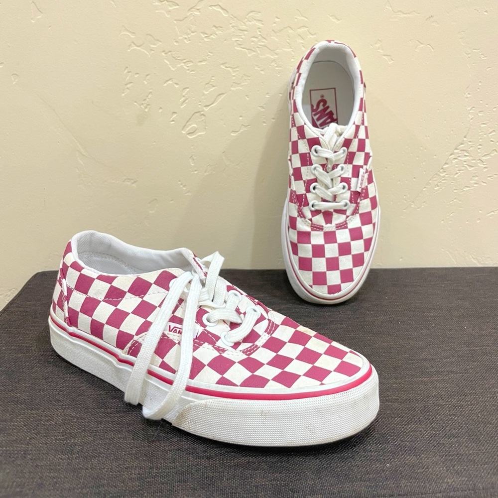 VANS IN WHITE AND RED CHECKER BOARD SHOES